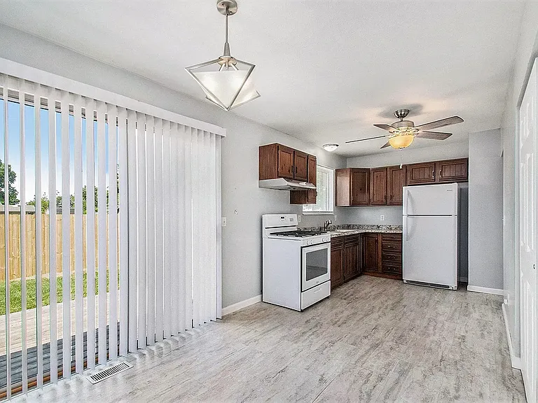 2404 Hummel Dr — Photo 8