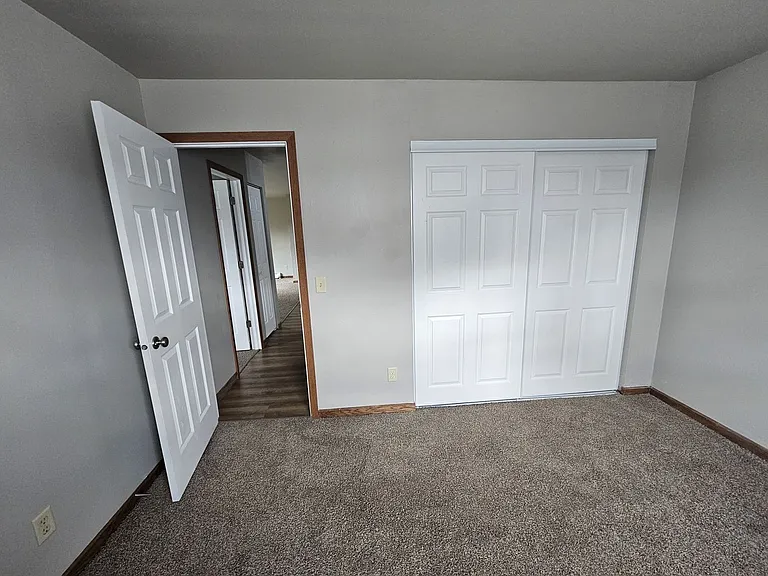 COACHLIGHT VILLAGE APARTMENTS — Photo 15