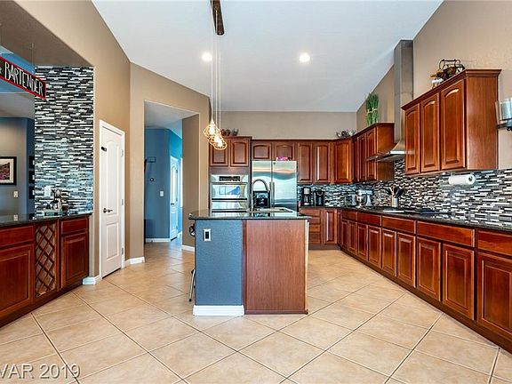 5th image of 8117 Chestnut Hollow Ave