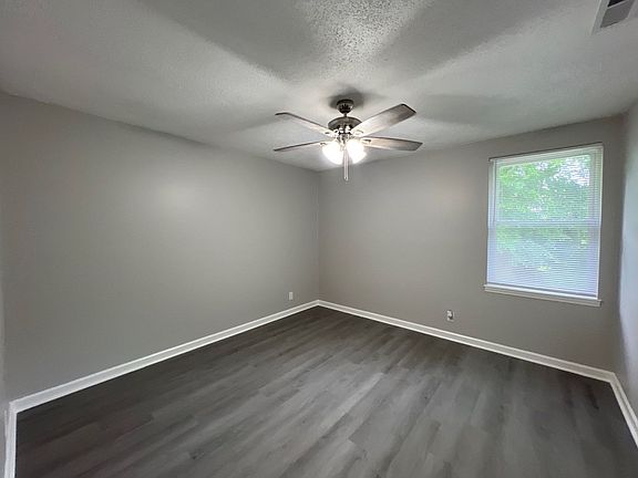 5th image of 120 Deer Park Cir