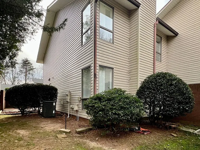 207 Forest View Ct — Photo 34