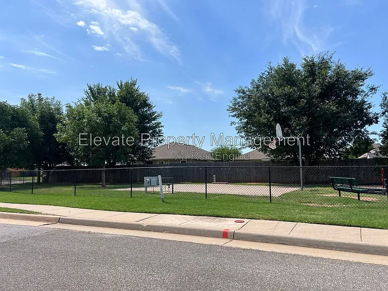 5020 Caleb St — Photo 4