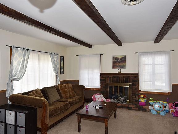 5th image of 984 Hudson Ave