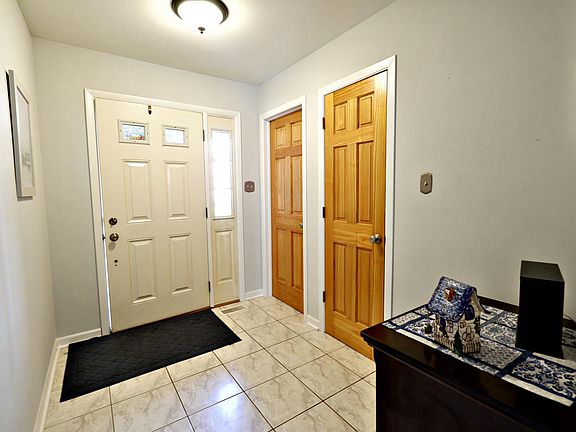 2nd image of 104 Willow Creek Ln #104