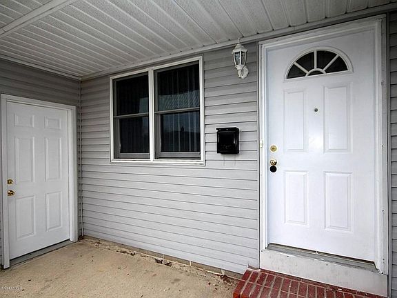 3rd image of 7 Montego St