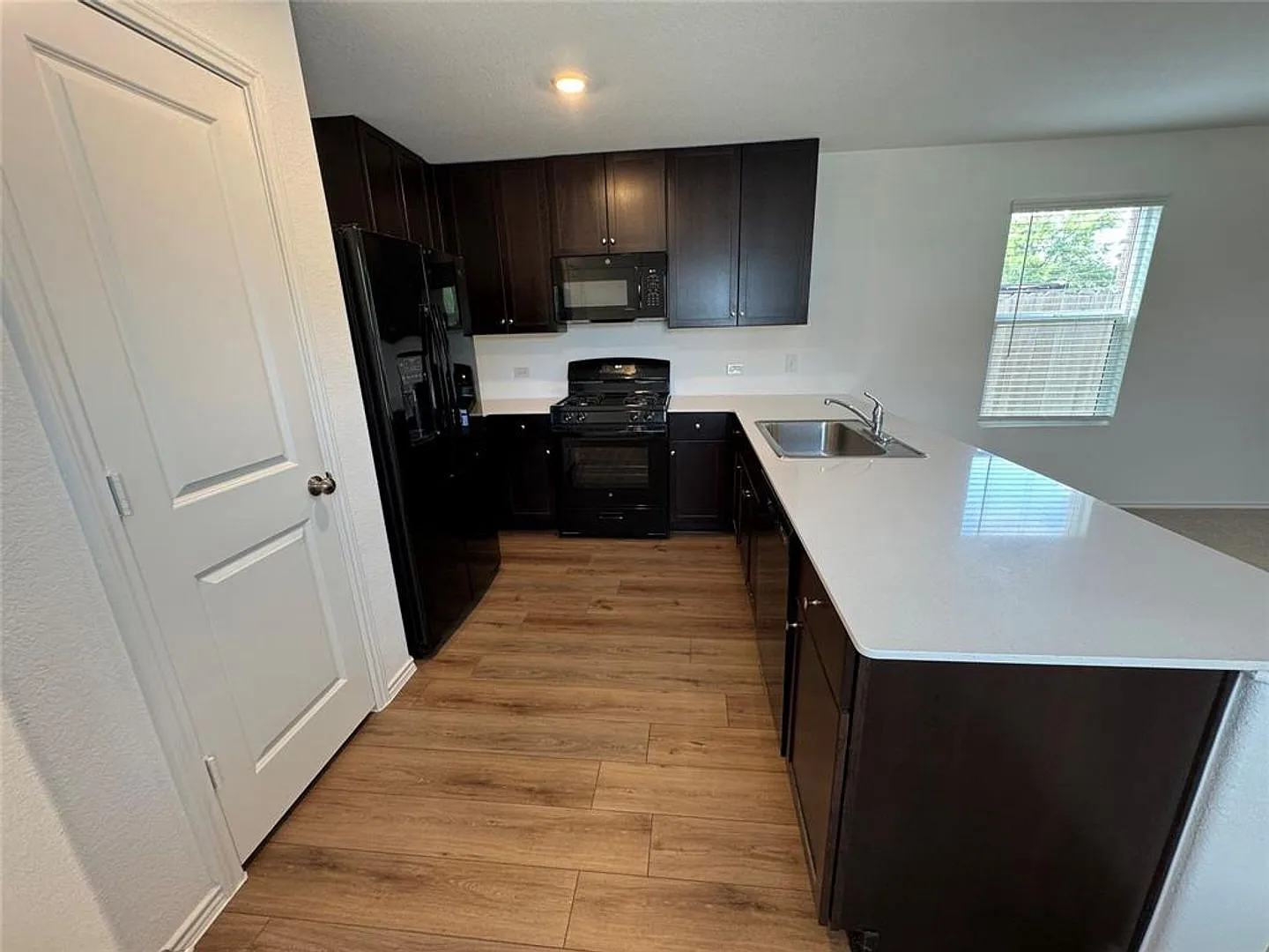 Almost New Home for Lease in Lockhart! Ready for Move in! — Photo 2