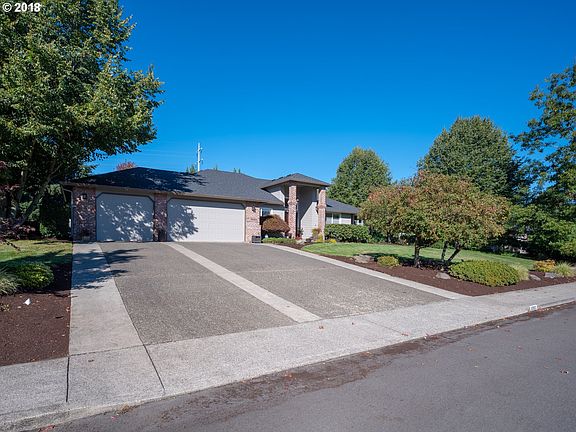 2nd image of 16502 NE 38th St