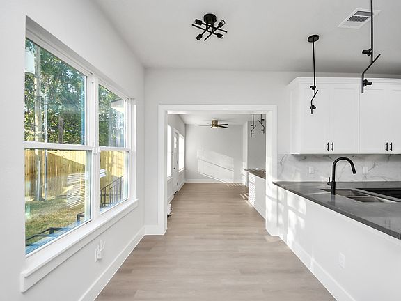 5th image of 10522 Sierra Dr #4
