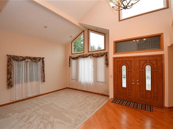5th image of 25261 Margot Ct