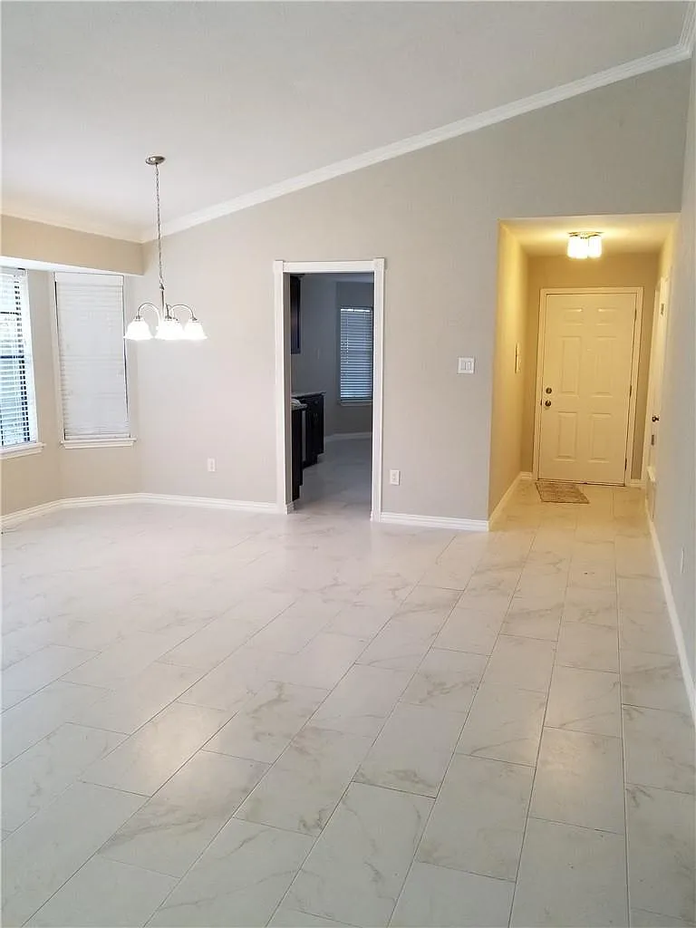 3 bed, 2.0 bath, 1331 sqft, $2,100 — Photo 4