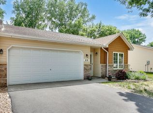 816 Garceau Ln, Vadnais Heights, MN 55127