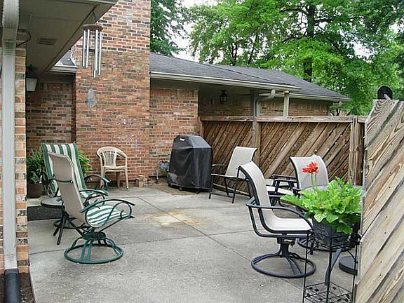 5th image of 2812 W Woodbridge Dr