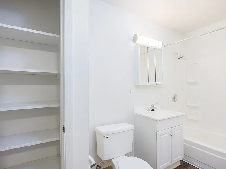 Cedar Creek Apartments — Photo 14
