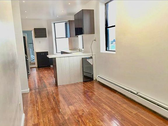 3rd image of 319 8th St APT 5R