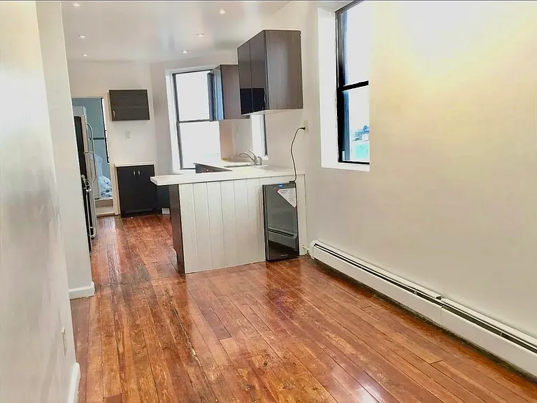 319 8th St #5R — Photo 3