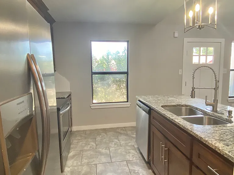 6824 NW Willow Springs Dr — Photo 7