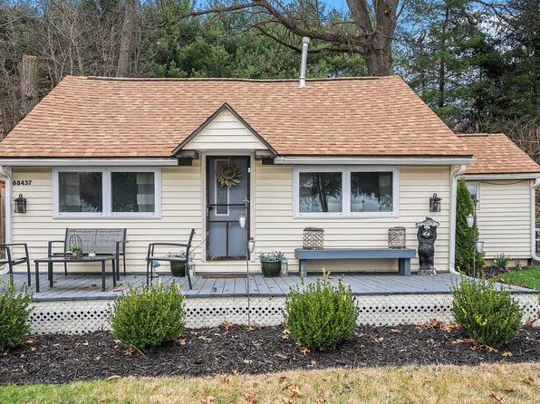 68437 Sweet Lake Rd, Sturgis, MI 49091