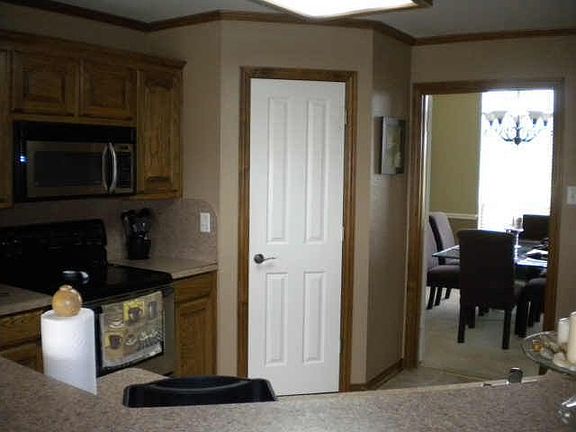 4th image of 214 Country Manor Ln