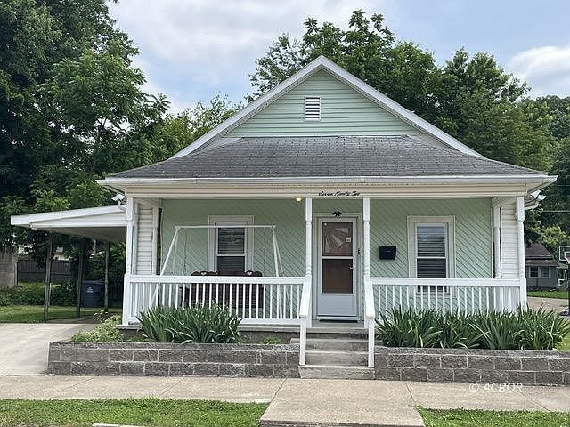 1st image of 792 Poplar St