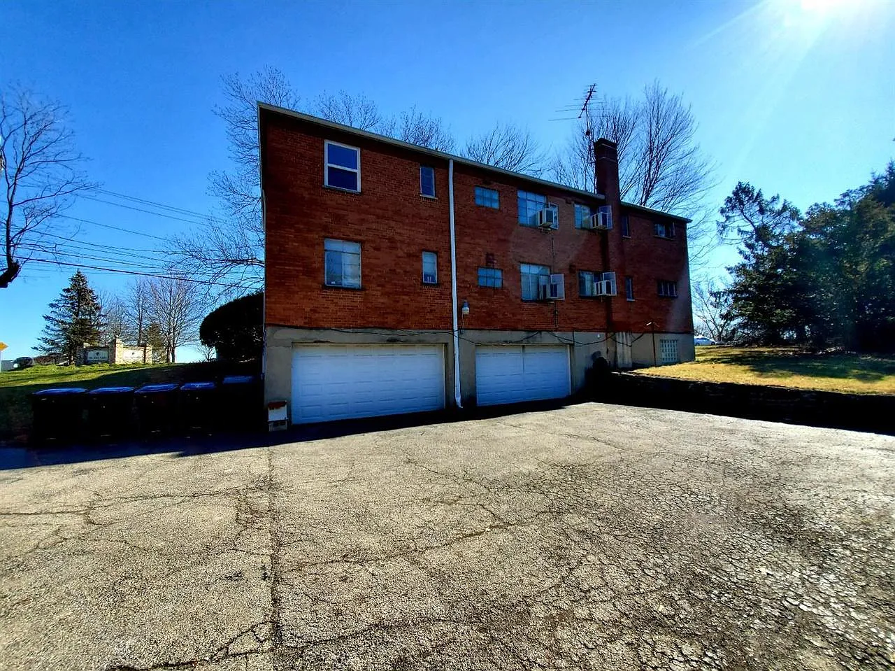 2444 W North Bend Rd — Photo 3