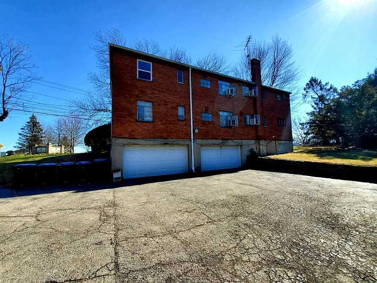2444 W North Bend Rd #4 — Photo 3