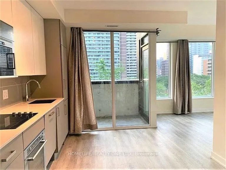 17 Dundonald St #705 — Photo 6