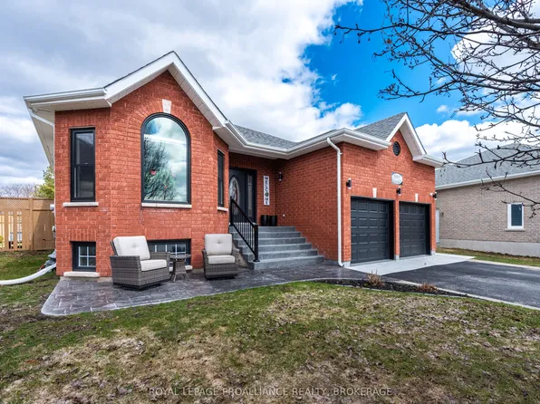 688 Chadwick Ct, Kingston, ON K7P 3E9