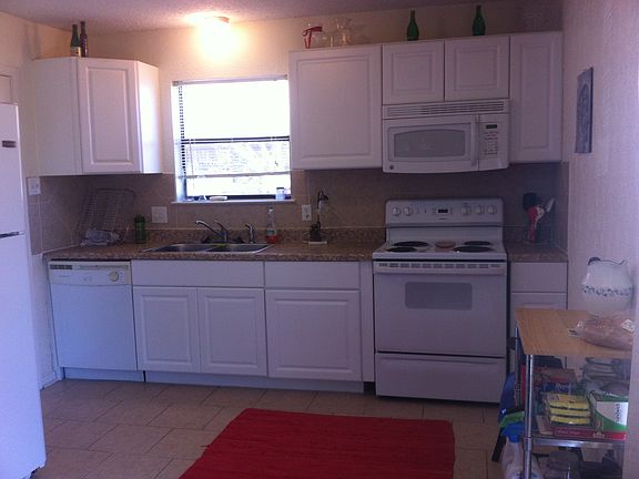2nd image of 977 Dorothy Ln