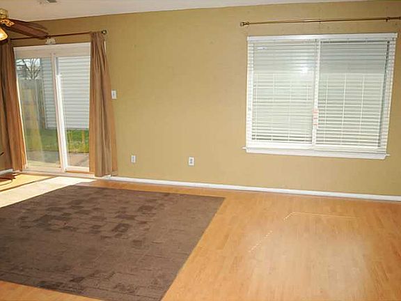 4th image of 3404 Dandelion Cres
