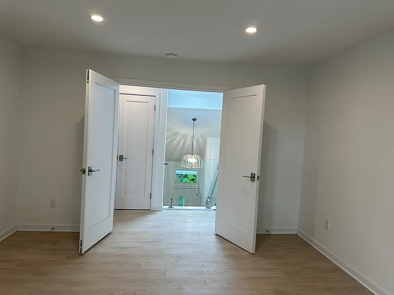 50 Hubbard Ln #7 — Photo 16