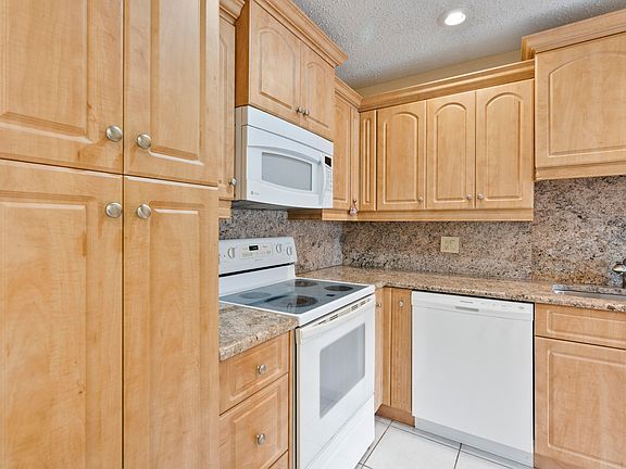 2nd image of 1120 Cactus Terrace #A