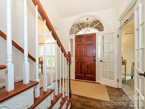 3rd image of 5935 Providence Glen Rd