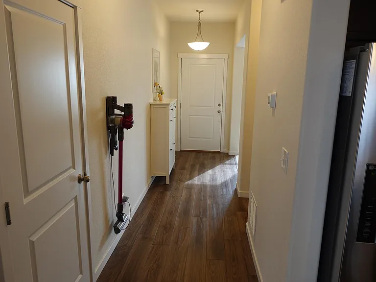 10928 Ballona Dr — Photo 2