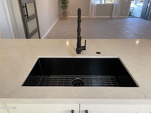4th image of 2801 E Dahlia Dr