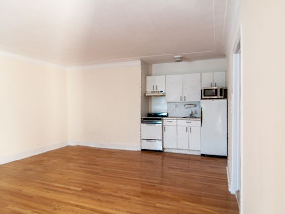 3rd image of 16 N Chatsworth Ave APT 114