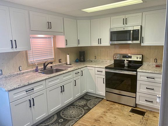 3rd image of 224 N Harbor Dr