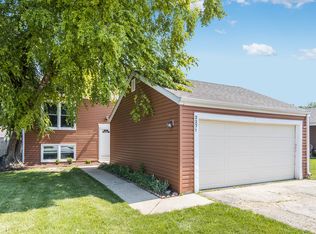 2271 Bluebell Ct, Aurora, IL 60506