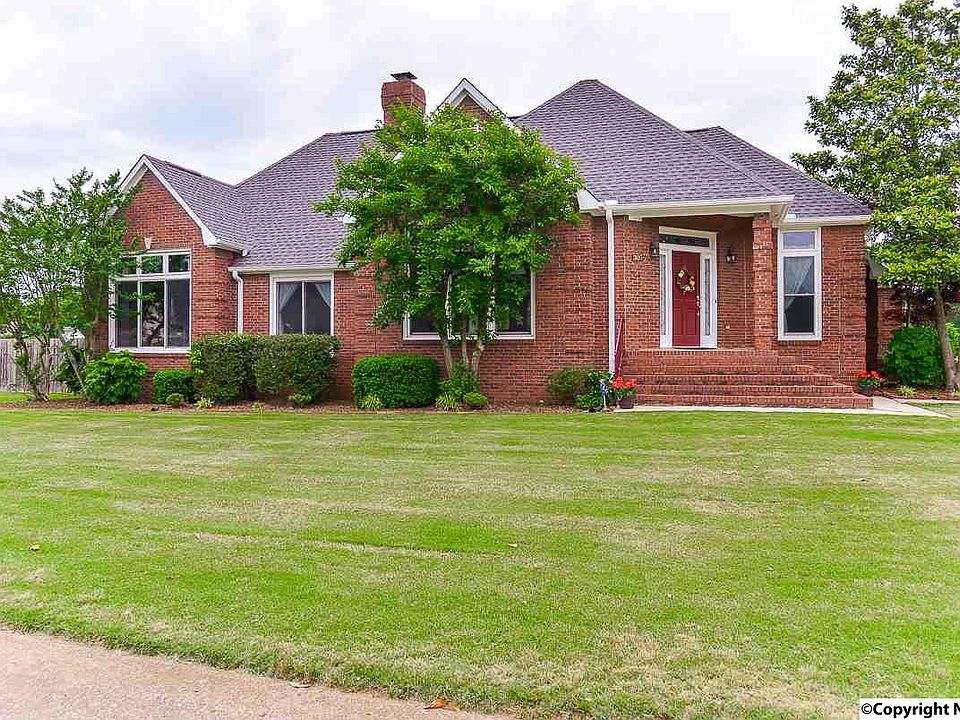 1st image of 305 Natchez Trl