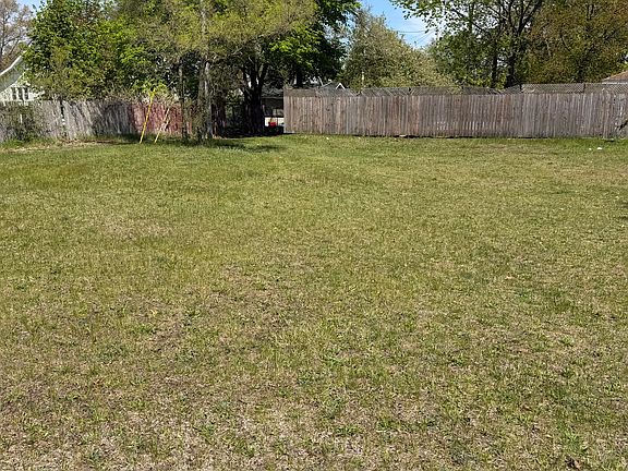 2nd image of 1062 Kampenga Ave