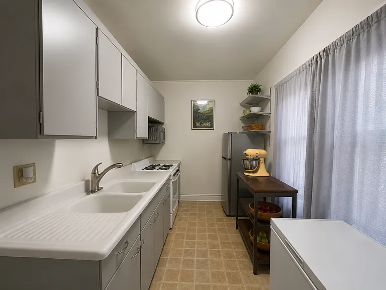 205-207 S Henry St — Photo 8