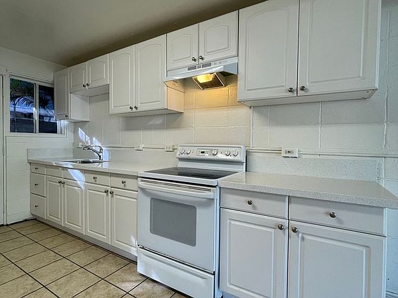 2nd image of 3205 Castle St APT 1