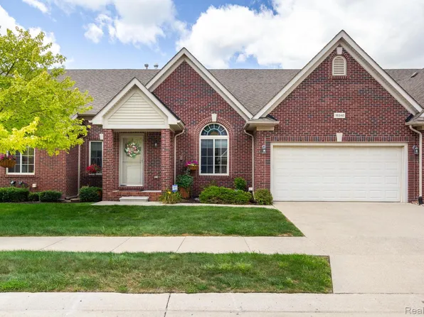 19340 Heiden Dr, Brownstown, MI 48174