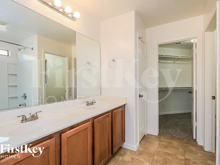 914 W Desert Canyon Dr — Photo 11