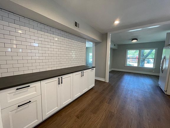 Lots of storage in the kitchen