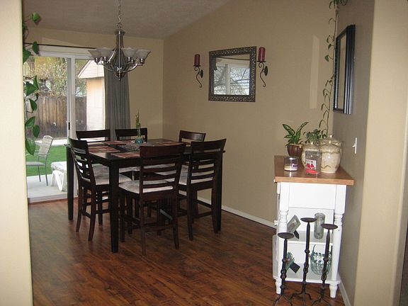 New Hardwwod Floors in the Kitchen and Dinning area!
