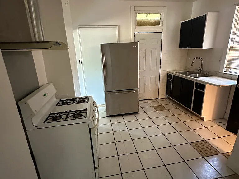 2754 Columbus St — Photo 3