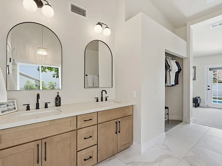 5623 E Claire Dr — Photo 26