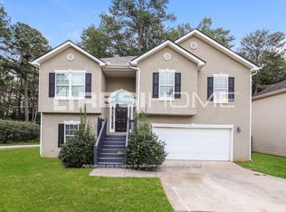 8250 Parkwood Pl, Jonesboro, GA 30238