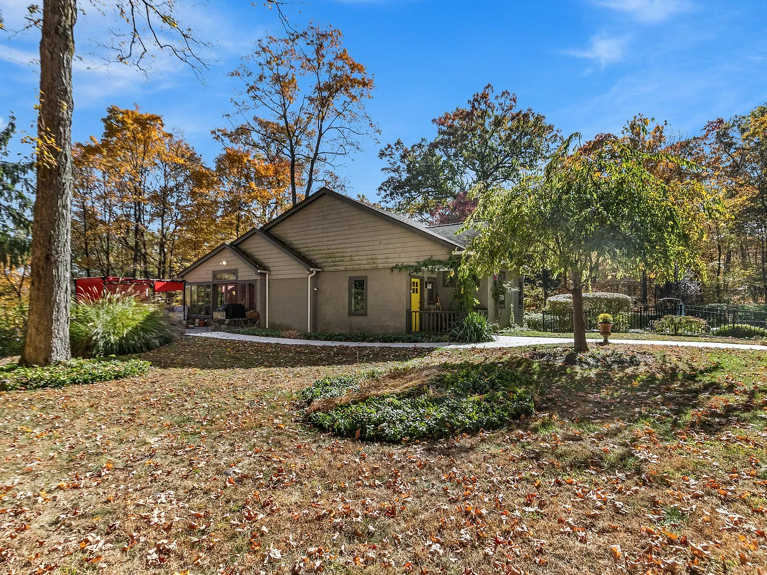 3 bed, 2700 sqft, $5,700 — Photo 2
