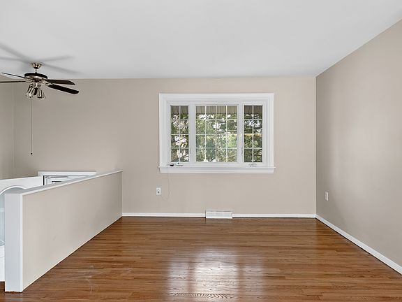 3rd image of 13 Holly Dr